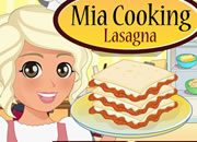play Mia Cooking Lasagna