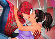 Spiderman Kissing 2