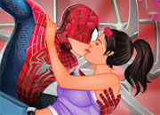 Spiderman Kissing 2