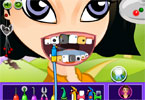 play Smiling Beauty At Dentist