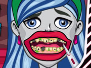 Ghoulia Yelps Bad Teeth Kissing