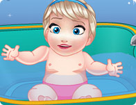 play Baby Elsa Bathing