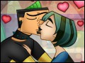 play Total Drama Twister Kiss