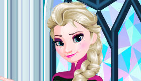 play Frozen Dress Up Game Elsa