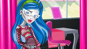 play Tidy Up With Ghoulia Yelps