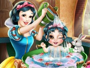play Snow White Baby Wash Kissing