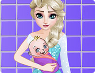 play Elsa Washing Clothes For Newborn