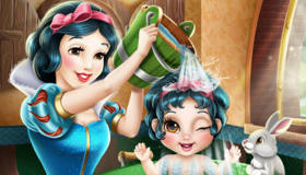 play Snow White Baby Wash