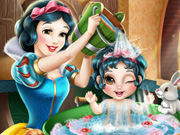 play Snow White Baby Wash