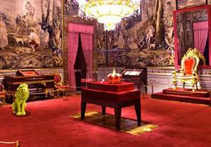 play Royal Palace Of Madrid Escape Game