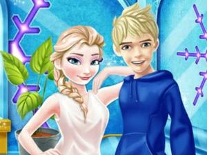 play Elsa And Jack Moving Together
