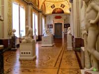 play Escape From Hermitage Museum