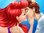 play Ariel_Kissing_Underwater