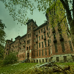 Escape From Haunted Sanatorium