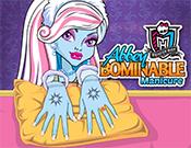 Abbey Bominable Manicure