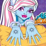 play Abbey Bominable Manicure