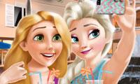 play Princesses Selfie Time