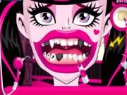 play Draculaura Bad Teeth