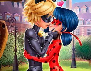 play Miraculous Hero Kiss