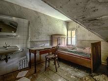 Abandoned Hostel Escape