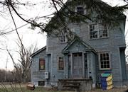 play Abandoned Creepy Old House Escape