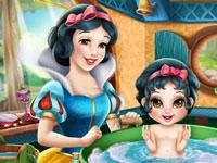 play Snow White Baby Wash