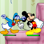 play Mickey And Friends In Pillow Fight