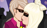 play Lady Gaga Kissing