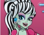 play Frankie Stein Makeover