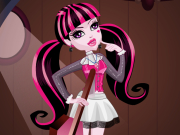 play Draculaura Dressup