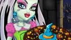 Baking Pie At Monster High