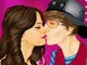 play Selena And Justin Kissing