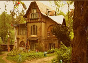 play Witch Hut