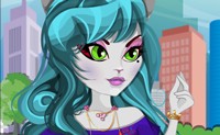 play Catrine Demew Makeover