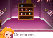 play Princess Strange Room Escape