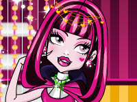 play Draculaura Bloody Makeover