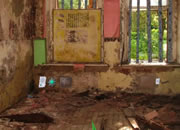 play Collapsed Brick House Escape