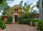play Sneaky Mansion Escape