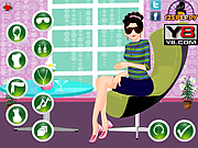 play Smiling Girl Dress Up