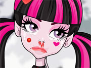 play Draculaura At The Doctor