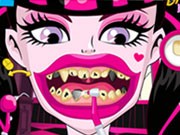 play Draculaura Bad Teeth
