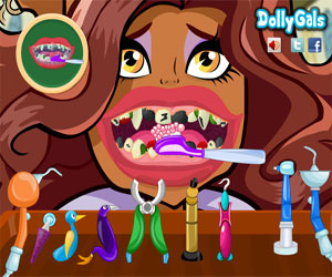 play Clawdeen Wolf Bad Teeth