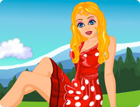 play Miss Alice Dress Up