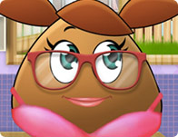 play Pou Girl Washing Clothes