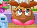 play Pou Girl Washing Clothes