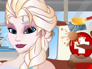 play Elsa Ambulance Washing