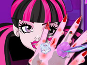 play Draculaura Nail Surgery