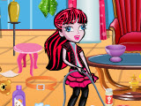 play Draculaura Mansion Cleaning