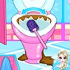 Play Pregnant Elsa Bathroom Cleaning