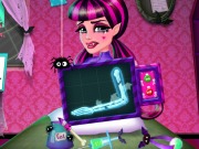 play Draculaura Arm Surgery